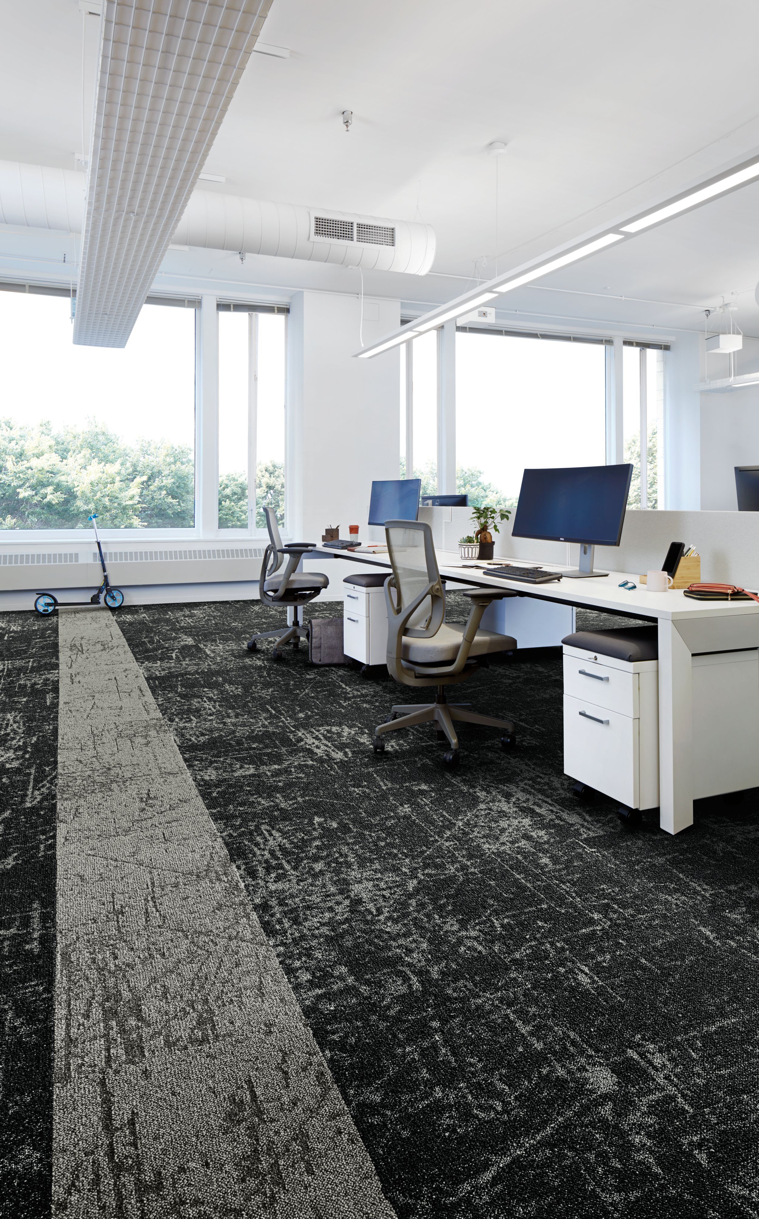 Interface Heartthrob carpet tile in multiple workspaces with computers on desks and scooter in background imagen número 1